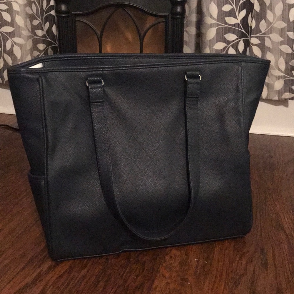 NWT Cindy Tote LTD